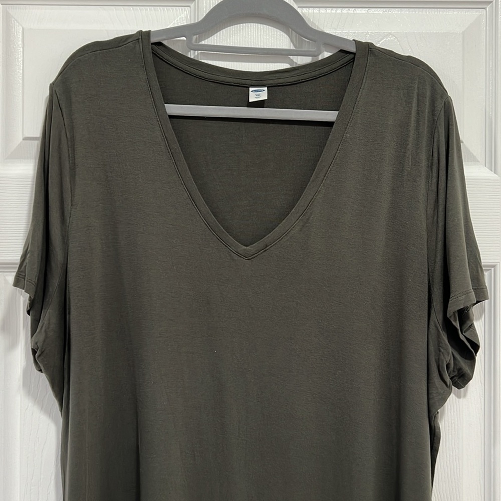 Old Navy Luxe V-Neck Tee - Picture 2 of 6